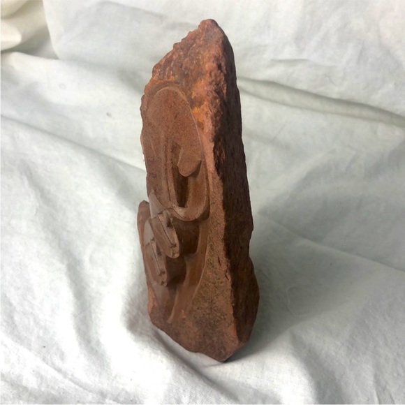 Shona Red Stone Parent & Children Sculpture - Picture 3 of 10